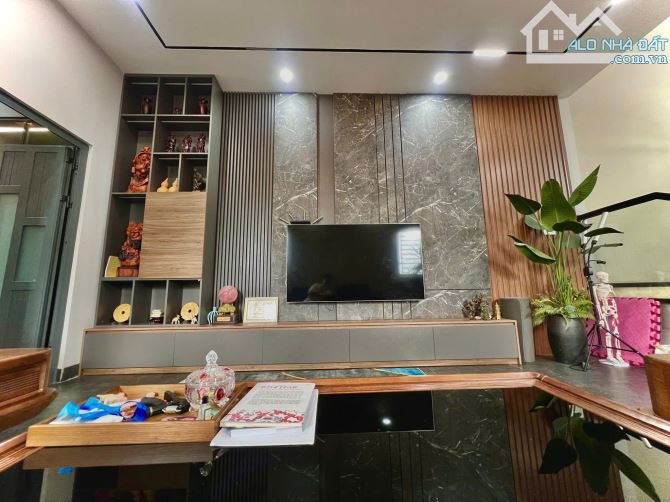 Giá 15,5 tỷ. Bán nhà 3 lầu đẹp. Góc 2 mặt tiền đường NGuyễn Ái Quốc. 5x32m. Sàn 430m2. - 3