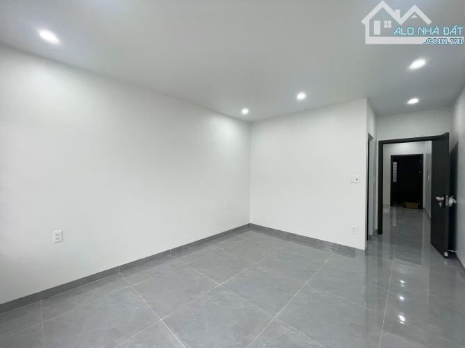 Nhà 4 tầng thang máy khu TĐC tuyến 2 Ngô Gia Tự - 77m2 - Vỉa hè 7m - 3