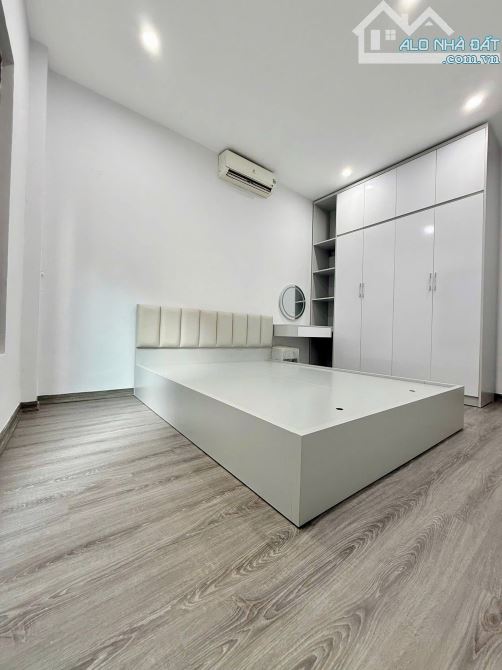 NHÀ NHỎ XINH-VỪA TIỀN 5 TẦNG MỚI ĐẸP PHỐ MINH KHAI-3 Bước RA MẶT PHỐ CHỈ HƠN 5tỷ - 3