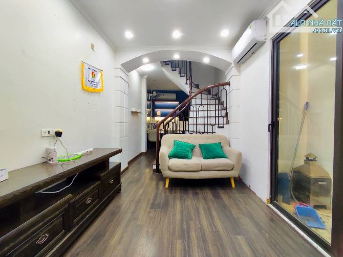 Cần Bán Gắp Nhà Nguyễn Đức Cảnh : Vị Trí Đẹp - Ngõ Thông Ba Gác - Vài Bước Ra Ô Tô - 3
