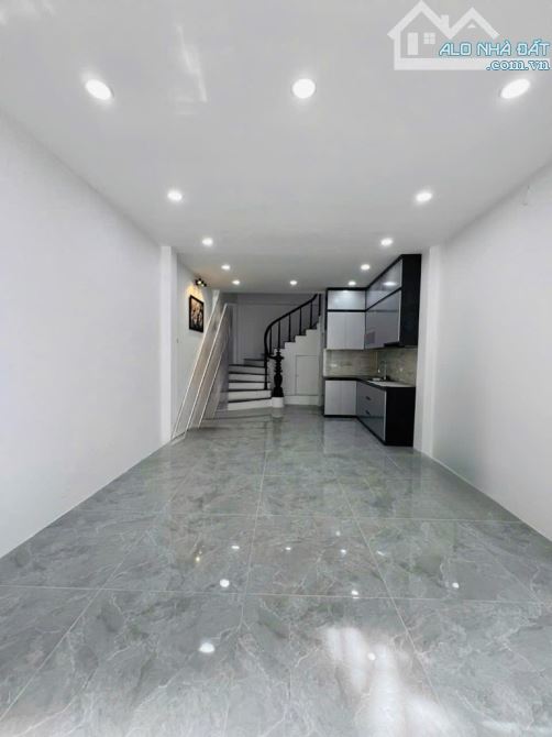 Phố Trường Lâm Nhà dân xây 35m2- 5 tầng- 10 tỷ hơn, gara ô tô, gần mặt phố - 3