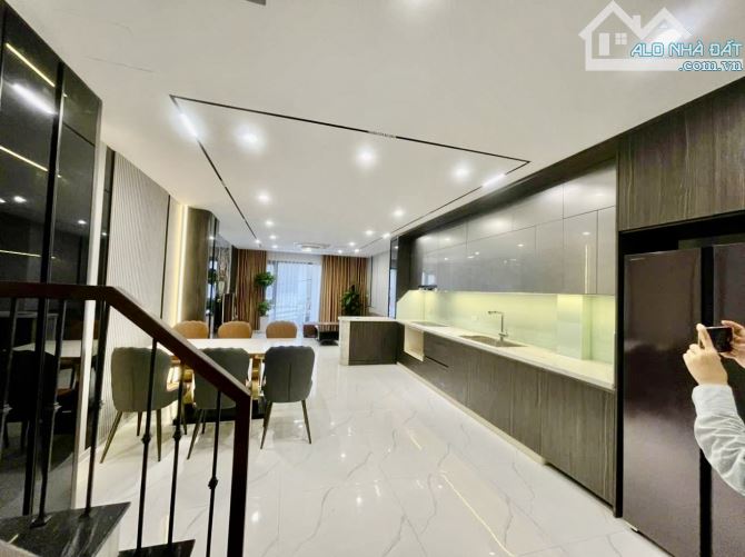 Bán Nhà Việt Hưng hơn 13 tỷ-68m2-6 Tầng-Mặt Tiền 5m-GARA Ô TÔ 7 Chô-THANG MÁY-FULL NỘI THẤ - 3