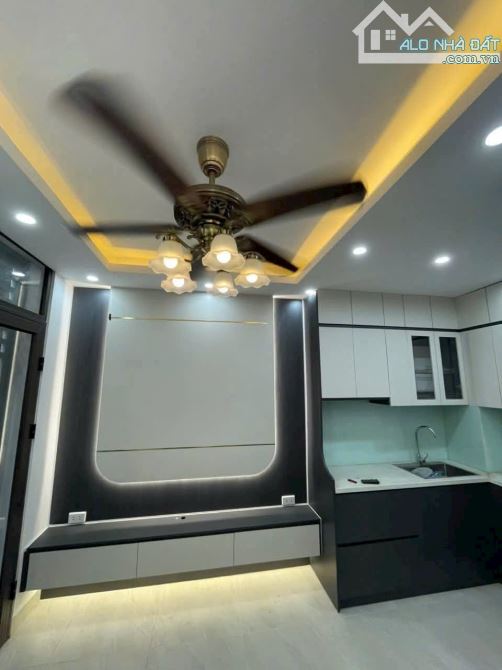 Nhà Ngõ Phố Khâm Thiên - 16/20m - 5 Tầng Giá  4 Tỷ  8 - 3