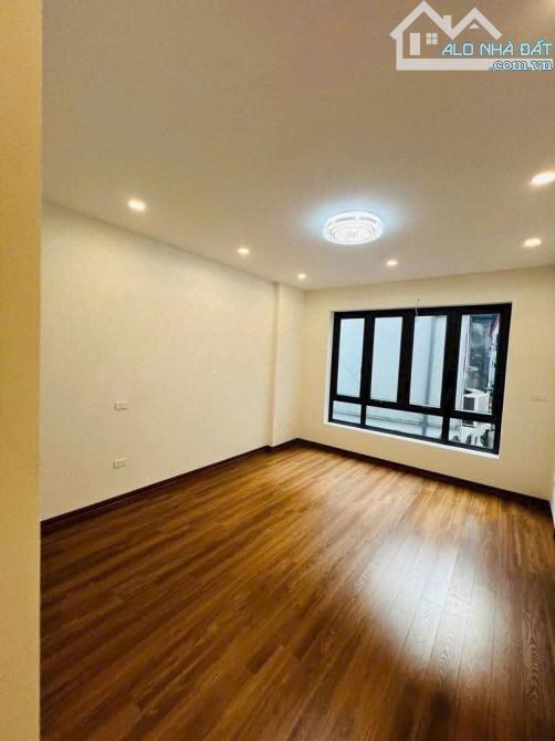 Bán Nhà Tố Hữu, 5 Tầng, 3 PN + phòng khách + phòng thờ sân phơi. 5,9 tỷ - 3