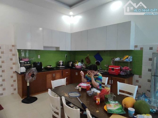 Bán nhà 4 tầng đường HÀ HUY GIÁP, thường THẠNH XUÂN, Q12,dt68m²(5,8x12). Hẻm 6m.Giá 6,3tỷ - 3