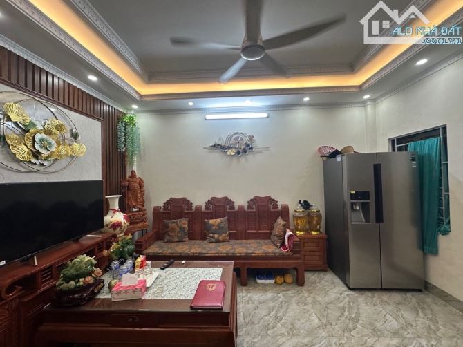 Bán nhà Vũ Xuân Thiều Dt 58m, .Dân xây 5 tầng , Gara ô tô , vỉa hè - nhỉnh 18 tỏi - 3
