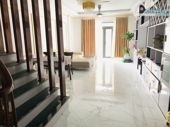 Cho thuê nhà Hồ Tùng Mậu, cạnh Gold mark City, Dt 50m, 6 tầng, thông sàn thang máy - 3