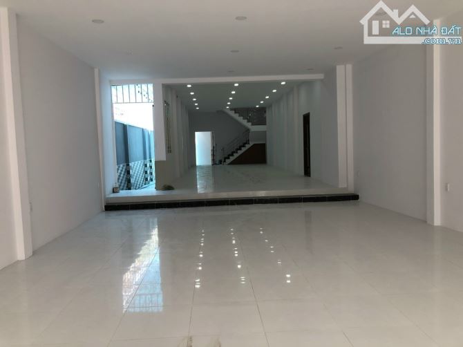 BÁN GẤP NHÀ MT -  152M2 - C4 - ĐANG CHO THUÊ 40TR/T - THẠNH LỘC - QUẬN 12. CHỈ 17, 5 TỶ. - 3