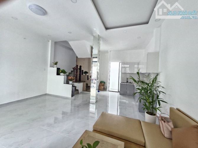 Hxh né -nhà đẹp - 3 tầng - 50m2 (5,7x9m) – Đ. Nguyễn Văn Giáp- Quận 2- chỉ 6,7 tỷ TL - 3