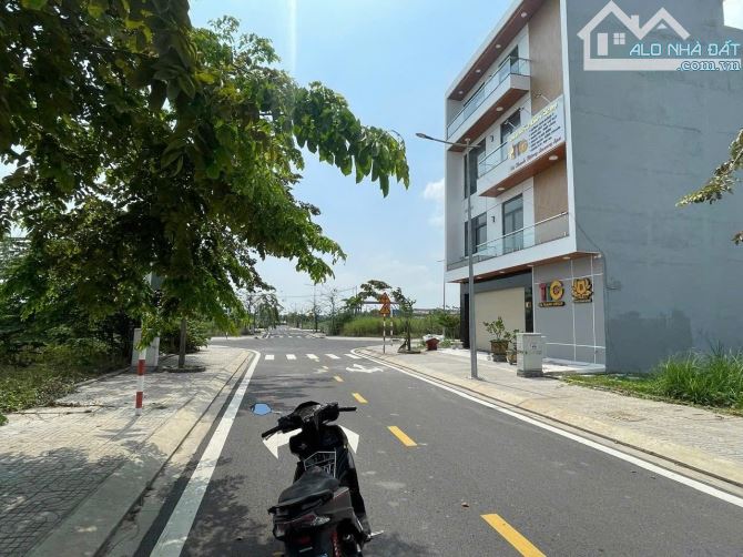 BÁN LỖ LÔ ĐẤT ĐÔI DIỆN VIEW SÔNG BLOCK I3- 1TỶ2 CÔNG CHỨNG NGAY ĐƯỜNG 12M - 3