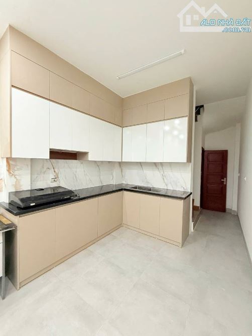 🔥 CHỦ CẦN TIỀN – BÁN GẤP NHÀ NGỌC THỤY 🔥 🏠 Diện tích: 34m² 🏗 Kết cấu: 5 tầng, thiết kế - 2