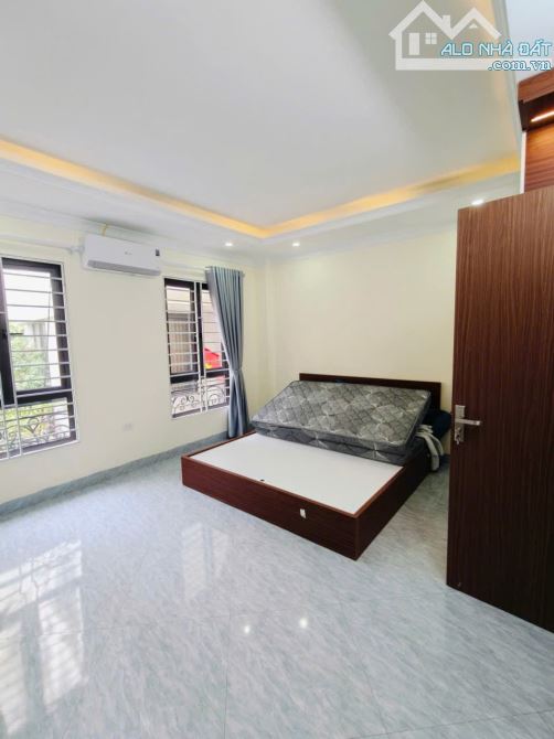 11,95 tỷ, 55m2, 5 tầng, thang máy nhập,hàng  xóm Timecity Minh Khai- HBT, ngõ ba gác tránh - 3