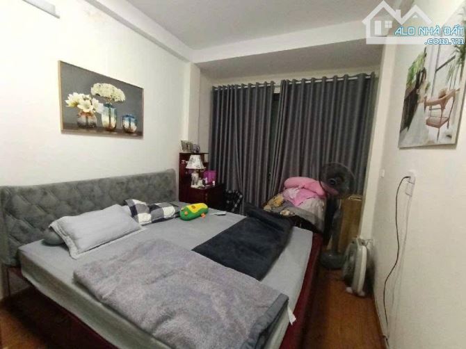 Hiếm .Bán nhà dân xây ngõ 14 Quang Trung Hà Đông,dt 33m, 5 tầng kd, ô tô đỗ cửa, sát phố. - 2