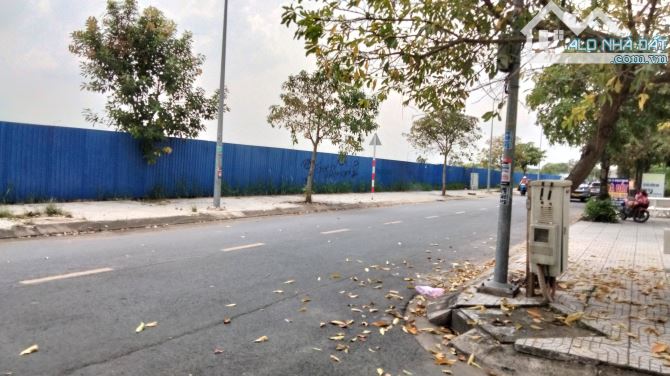Nhà 4 Tầng Mới Đẹp 157m2, Đường 10m, 4PN, Gần Phú Mỹ Hưng, ĐH RMIT, Sổ Hồng Riêng. Chỉ 11 - 3
