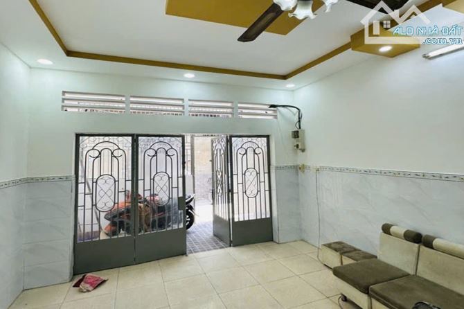 Bán nhà hẻm 3m, Trịnh Đình Trọng, Tân Phú, 52 m² (4m x 13m), 2 phòng - Giá 5.2 tỷ TL - 3