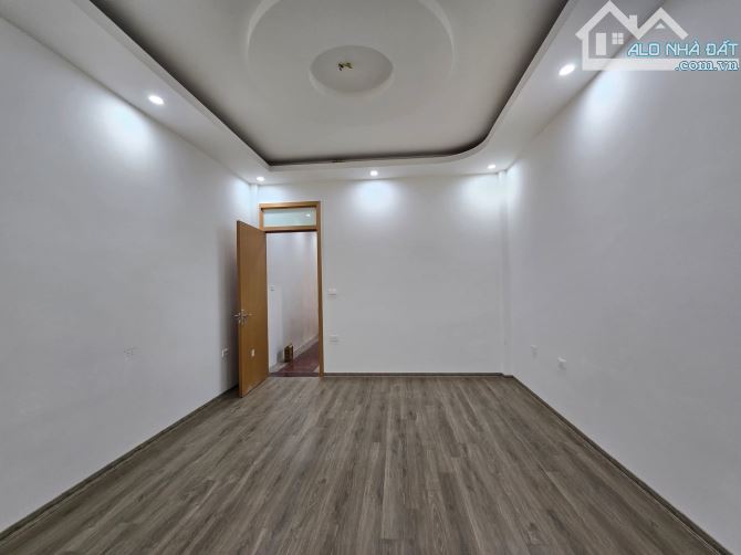 BÁN NHÀ VŨ TÔNG PHAN - TRUNG TÂM THANH XUÂN- NHÀ MỚI - FULL NỘI THẤT-.GẦN PHỐ .37M-9.3 TỶ - 3