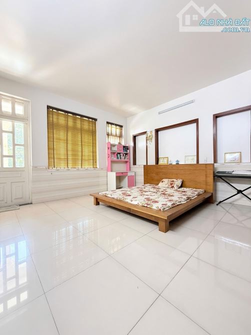 🧲🔴Nhà 3 tầng – 90m² (5m x 18m, nở hậu 6,2m) – SHR – Giá 8,4 tỷ 📍 Khu dân cư hiện hữu, đ - 3