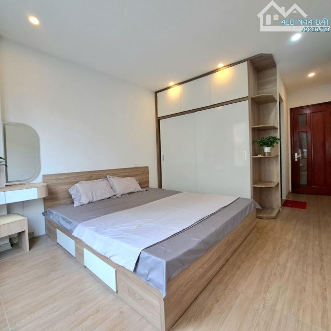 Cự Khối, Long Biên- Chính chủ cần bán gấp căn nhà 4 tầng- ngõ siêu nông - ô tô đỗ cửa - 3