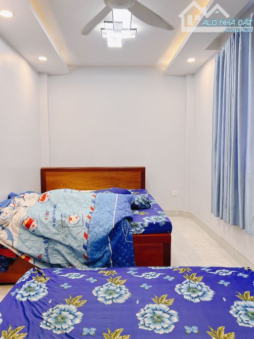 Quận 7 Do đi nhiều ở ít nên bán căn nhà 4.6*16 3 tầng 4pn - 3