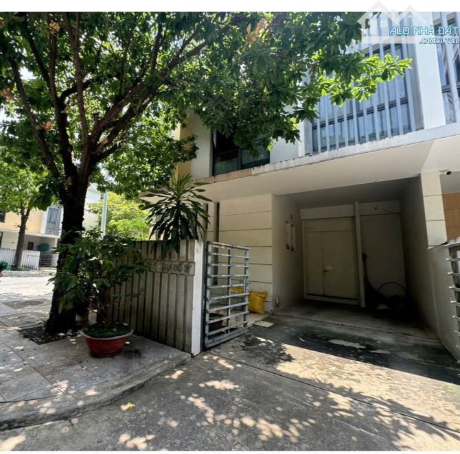 Bán nhà căn góc kdc GarLand Art Villas quận 9 cũ đường số 28 gần chợ Phước long B 206m2 - 3