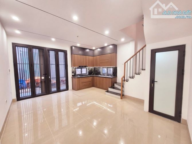 Bán nhà Xuân Đỗ - Cự Khối 5 tầng x30m - 3
