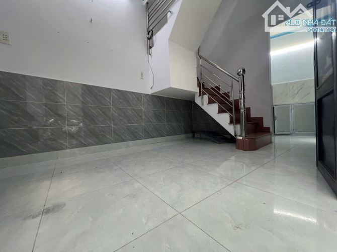 SÁT MẶT TIỀN Q4 NGANG 5.5 DÀI 3.5  ĐÚC BÊ TÔNG CÓ 2 TỶ - 4