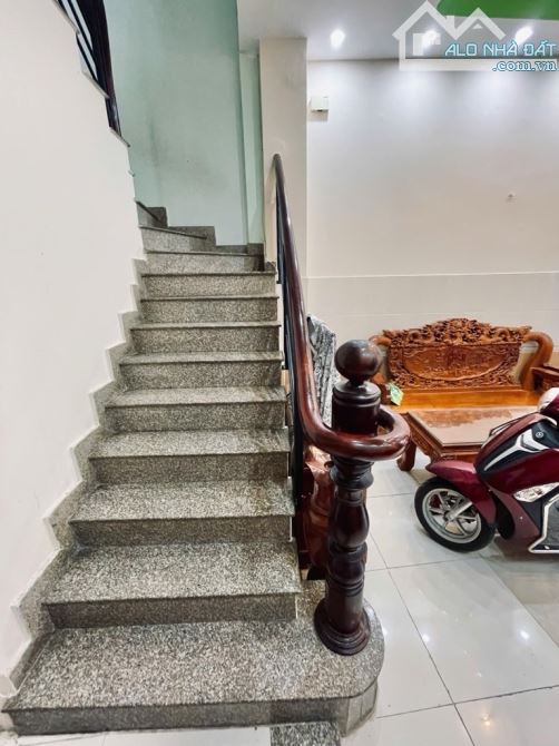 Nhà Bán 4 Tầng, Bùi Thế Mỹ, 33M2, Cách Mặt Tiền Vài Căn , Giá chỉ 4 .75 Tỷ TL - 4