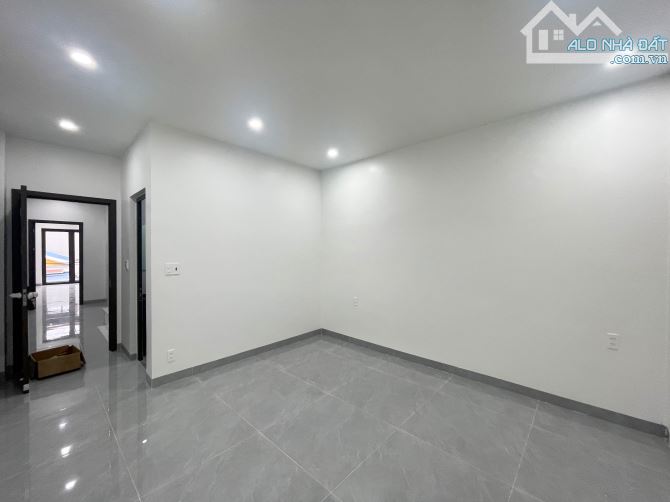 Nhà 4 tầng thang máy khu TĐC tuyến 2 Ngô Gia Tự - 77m2 - Vỉa hè 7m - 4