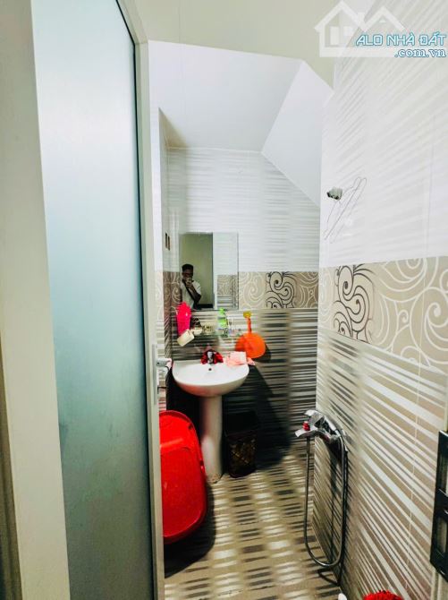 KÈO THƠM HẼM 🛺 1 SẸC KHU ĐƯỜNG SỐ 4 TẦNG ĐÚC- NỞ HẬU HƠN 4M DÀI 10 MÉT - 4