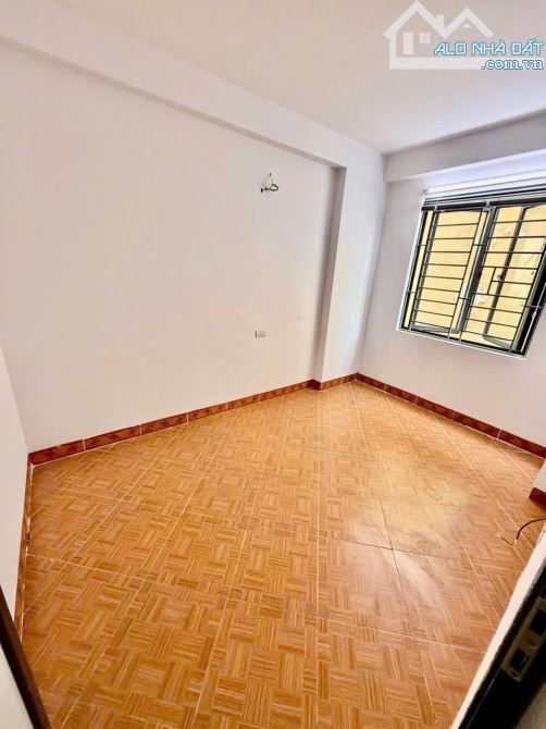 BÁN NHÀ 3 TẦNG ĐẸP – GẦN CHÂN CẦU THANH TRÌ – CHỈ 3,88 TỶ - 4