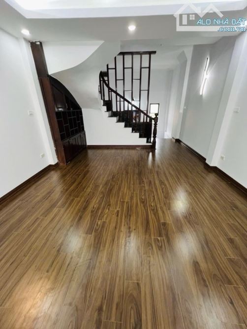 Phố Trường Lâm Nhà dân xây 35m2- 5 tầng- 10 tỷ hơn, gara ô tô, gần mặt phố - 4