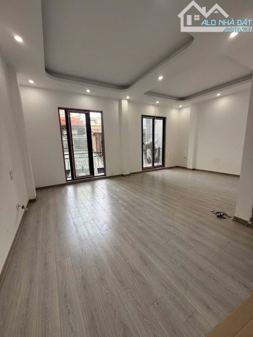 KHÔNG CÓ CĂN THỨ 2. NHÀ ĐẸP TÔN ĐỨC THẮNG, THOÁNG SÁNG, MỚI KÍNH KOONG 6 TẦNG THANG MÁY. - 4