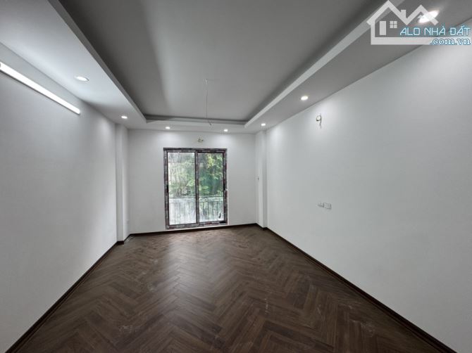 Nhỉnh 4 tỷ/ 31 m2/ 5 tầng mới/ Đông Dư - 4