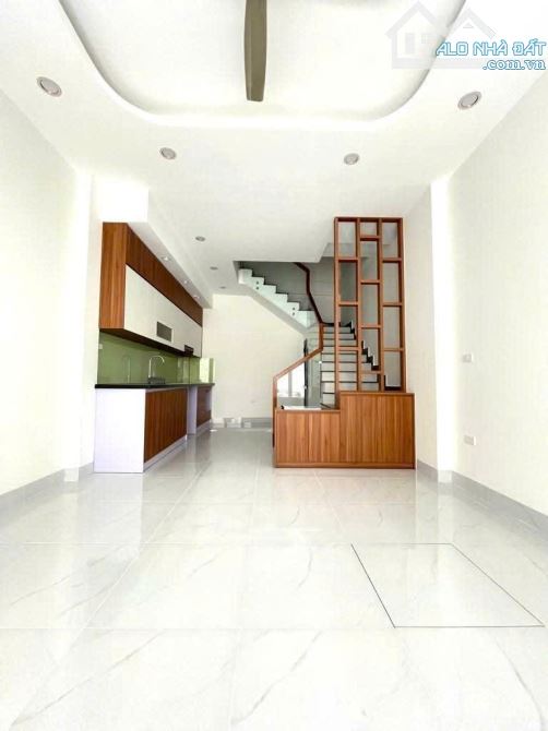 Bán Nhà Tố Hữu, 5 Tầng, 3 PN + phòng khách + phòng thờ sân phơi. 5,9 tỷ - 4