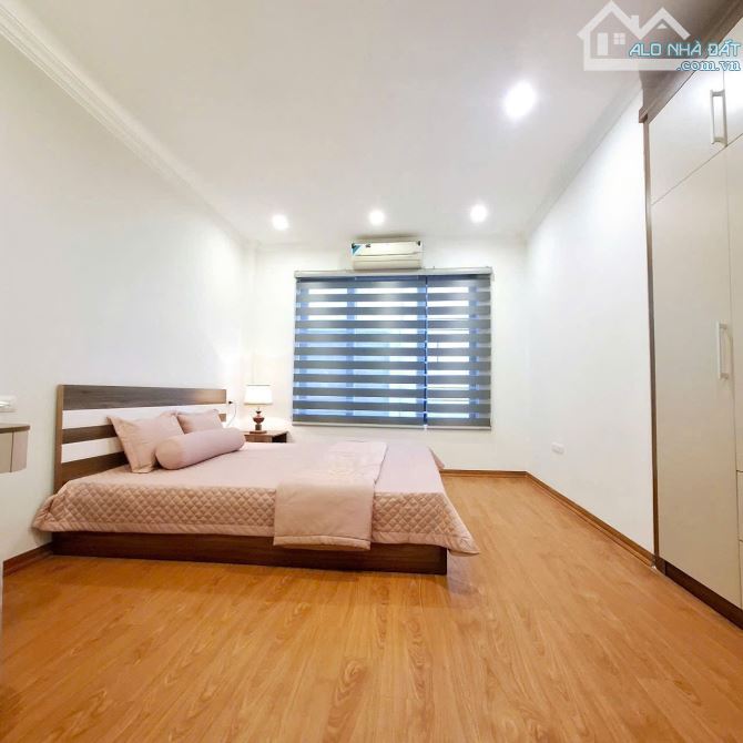 Bán nhà Thạch Bàn, 5 tầng đủ nội thất, gần ô tô- Chẵn 5 tỷ - 4