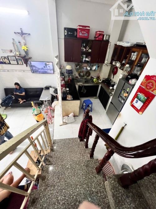 35M2 CMT8 HẺM THÔNG, 3 TẦNG, NỞ HẬU, 4ty5 - 4