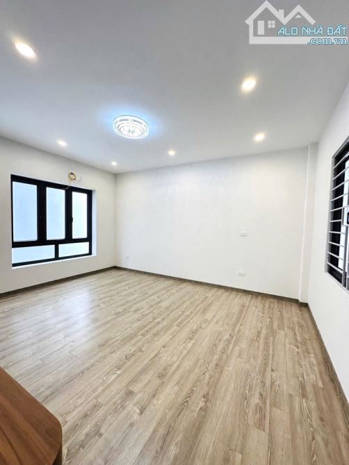 Bán Dân Xây 35m2, MT 4m, Lạc Long Quân, Gần Ô Tô, Wieu Đẹp, Nhỉnh 8 Tỷ - 4