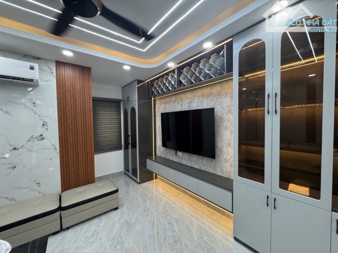 Nhà 5 tầng đường HÀ HUY GIÁP, phường THẠNH XUÂN, Q12, dt 56m2 (4mx14m), Hẻm 6m . 6,4Tỷ - 4