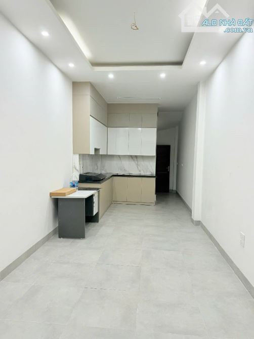 🔥 CHỦ CẦN TIỀN – BÁN GẤP NHÀ NGỌC THỤY 🔥 🏠 Diện tích: 34m² 🏗 Kết cấu: 5 tầng, thiết kế - 3