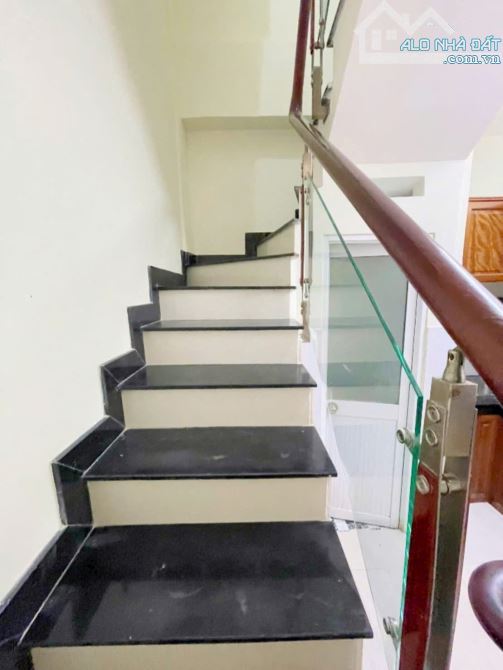 BÁN NHÀ QUẬN 4 KHU VIP 20 THƯỚC 4 TẤM ĐÚC GIÁP Q1 HẺM 4M THÔNG GIÁ 5 TỈ TL HÌNH THẬT - 4