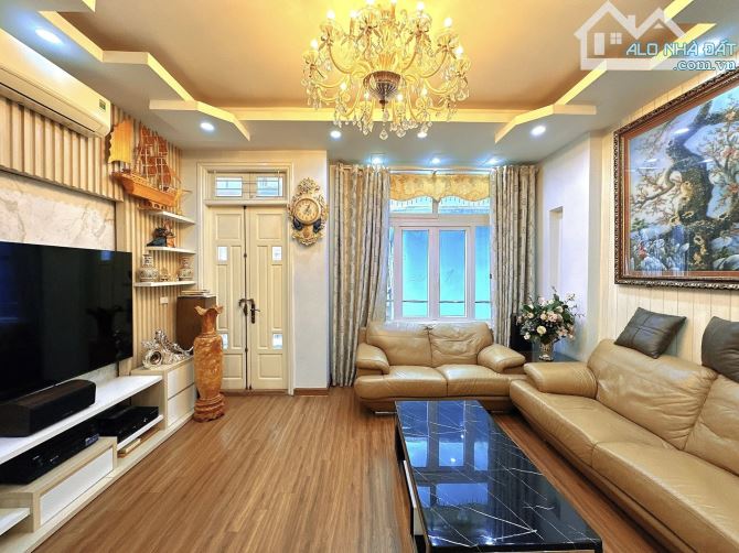 💥HOT NHẤT LÚC NÀY: Hoàng Cầu 48m2, 5T, Gara ôtô qua, mặt ngõ KD, đẹp long lanh, gần phố - 4