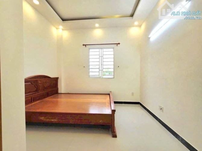 Bán nhà đẹp long lanh - hẻm xe hơi Thị trấn 5.3*10 giá: 7xtoi - 4