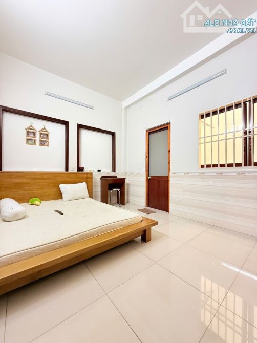 🧲🔴Nhà 3 tầng – 90m² (5m x 18m, nở hậu 6,2m) – SHR – Giá 8,4 tỷ 📍 Khu dân cư hiện hữu, đ - 4