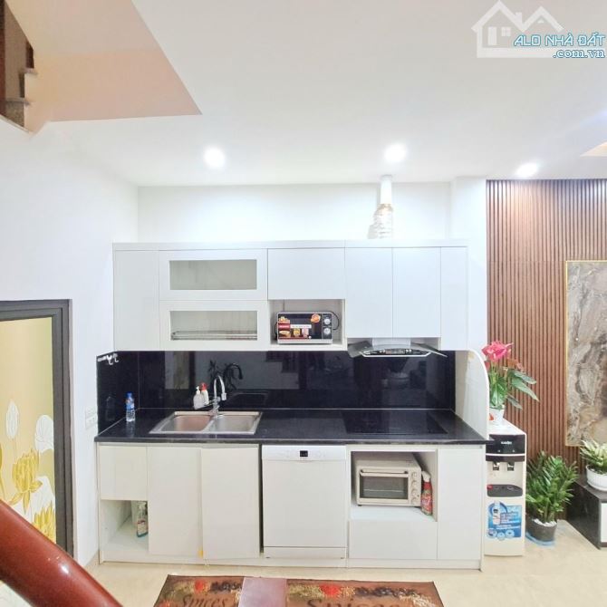 Cự Khối, Long Biên- Chính chủ cần bán gấp căn nhà 4 tầng- ngõ siêu nông - ô tô đỗ cửa - 4
