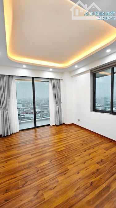 CHUNG CƯ DỊCH VỌNG – 120M² – 3 NGỦ – TẦNG TRUNG – VIEW TRẦN THÁI TÔNG – Ở NGAY - ĐỦ ĐỒ - 4
