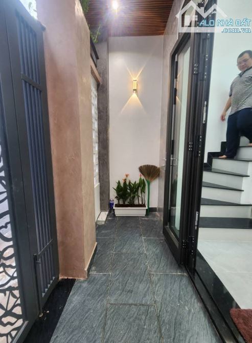 BÁN CĂN HỘ 4 TẦNG SÁT BIỂN Non NƯỚC ,NHỈNH 7 TỶ, TRONG 15 NGÀY - 4