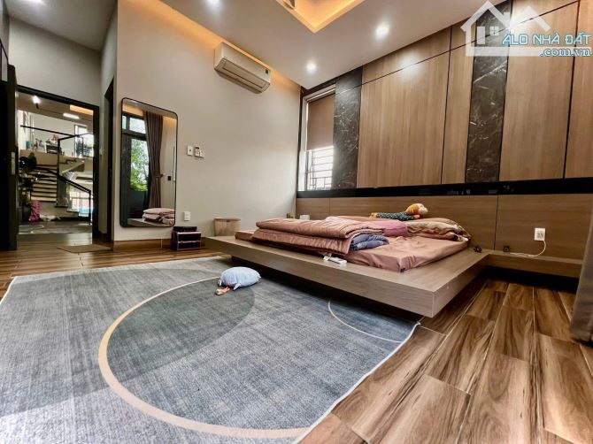Giá 15,5 tỷ. Bán nhà 3 lầu đẹp. Góc 2 mặt tiền đường NGuyễn Ái Quốc. 5x32m. Sàn 430m2. - 5