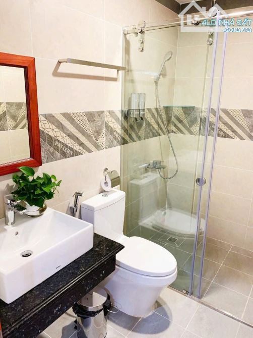 BÁN KHÁCH SẠN VIP 50 PHÒNG NGAY BIỂN BÃI SAU - HẦM ĐI BỘ - NGANG 10 DT 295M2 - 5