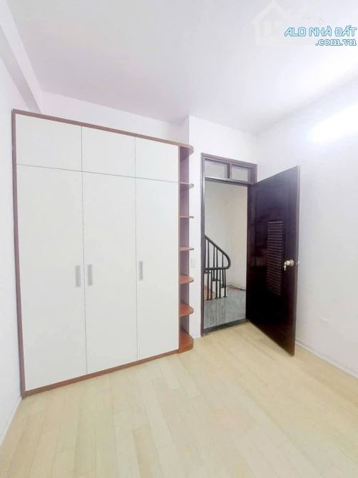Bán nhà Nam Từ Liêm. Nhà 30m, 4 tầng, MT: 6,4m. Ô tô đỗ cách 10m. Giá: 6,5 tỷ - 5