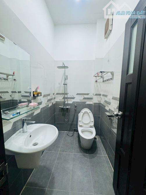 💥🌾 HÀNG THƠM DIỆN TÍCH KHỦNG 70m² - 2 TẦNG - XE HƠI NGỦ NHÀ - 5,9 TỶ - GÒ VẤP - 5